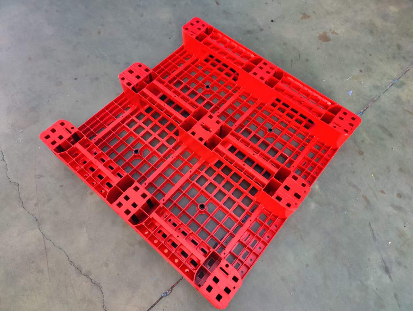 你知道各種規格的塑料托盤的用途分別是什么嗎？