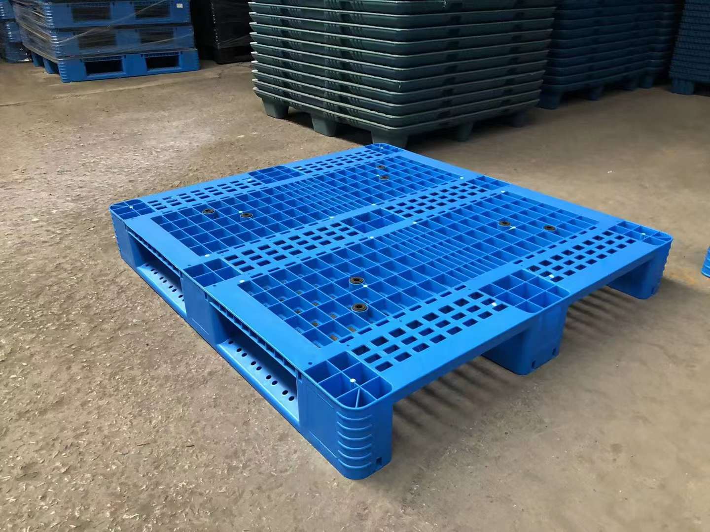 川字塑料托盤(pán)的廣泛應(yīng)用與優(yōu)勢(shì)