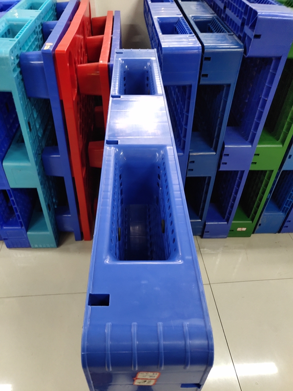 塑料棧板、塑料卡板、塑料托盤和塑料地臺(tái)板在各地的叫法